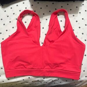GS Whitney Simmons fuchsia sports bra